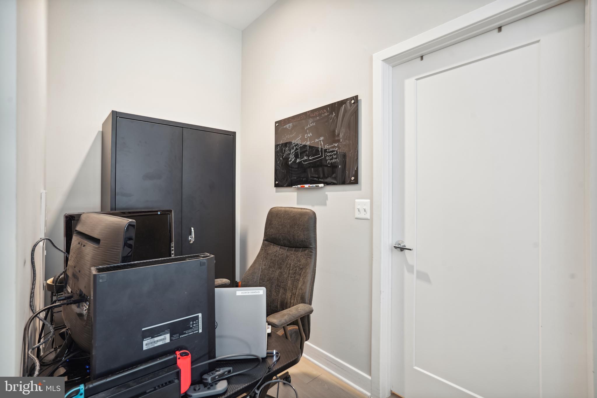 TRAFALGAR FLATS - Residential