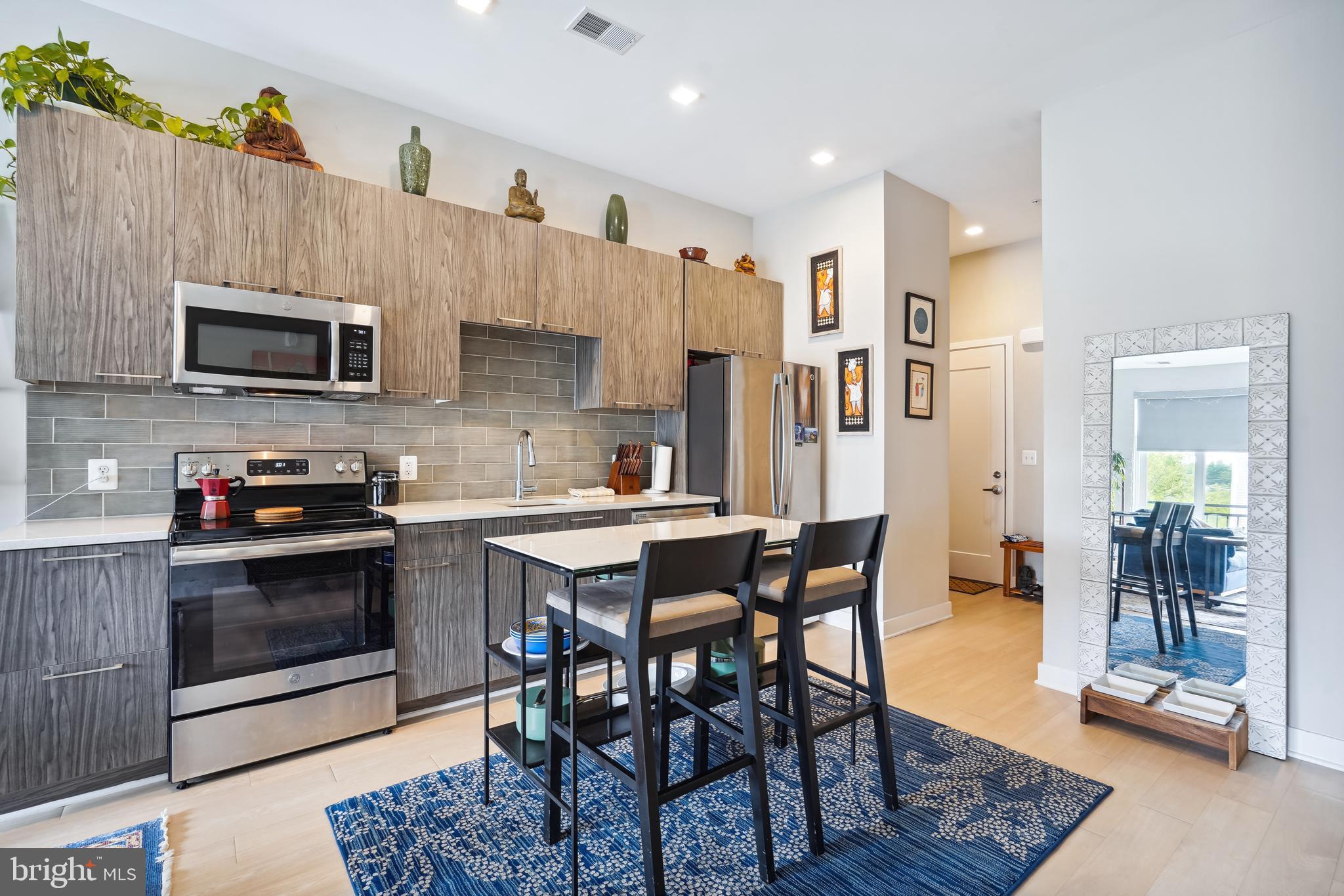 TRAFALGAR FLATS - Residential