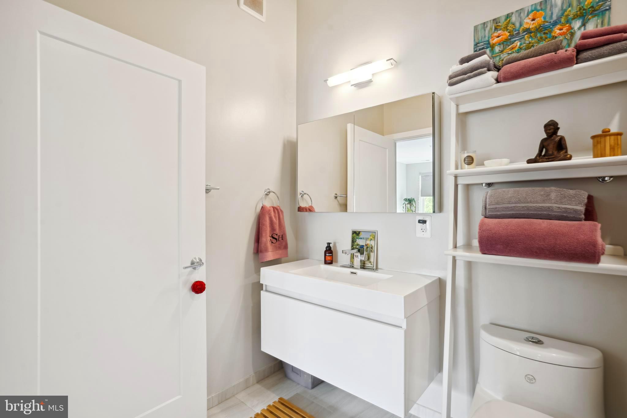 TRAFALGAR FLATS - Residential