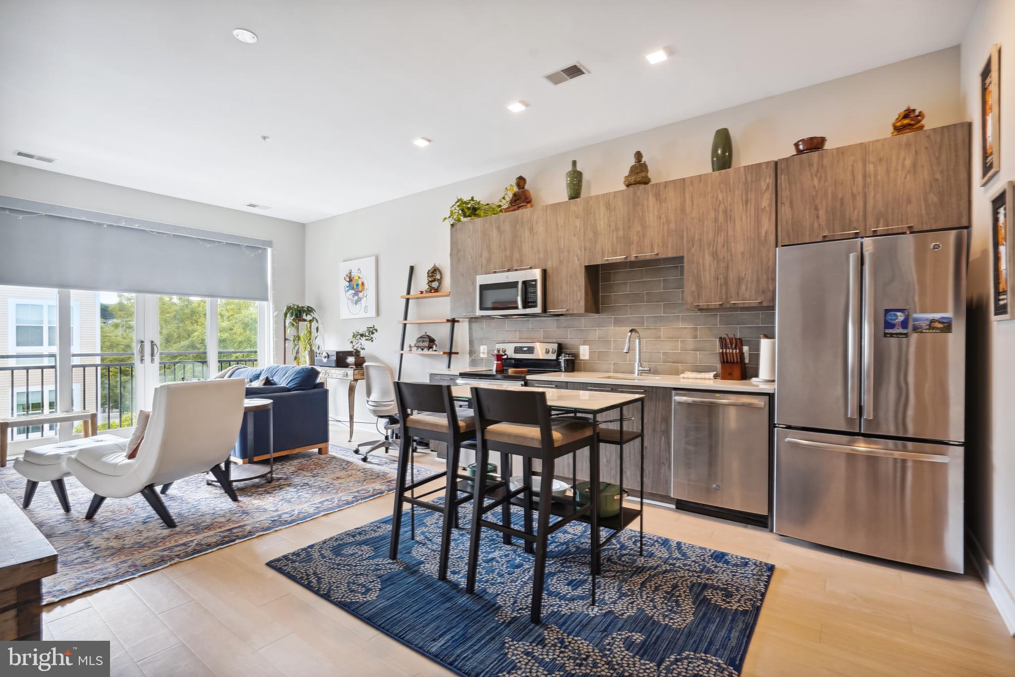 TRAFALGAR FLATS - Residential