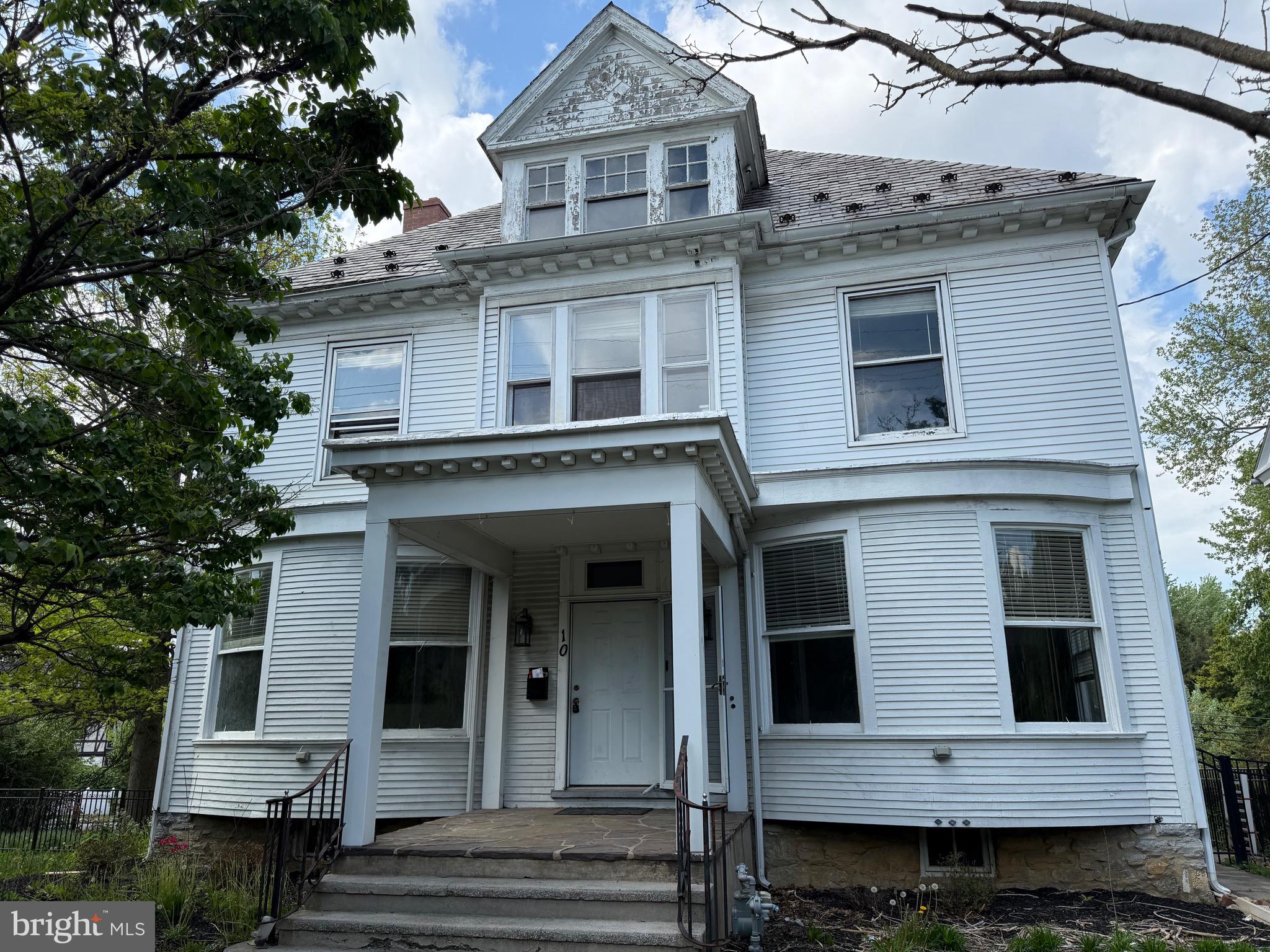 103 E WALNUT STREET