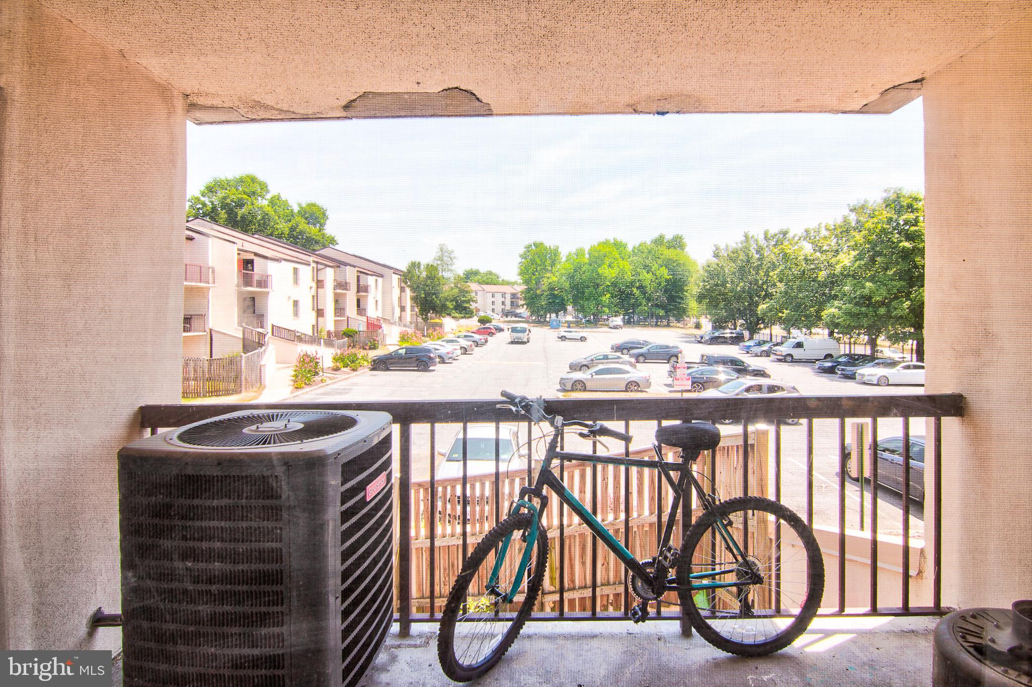 TREETOP CONDO - Residential