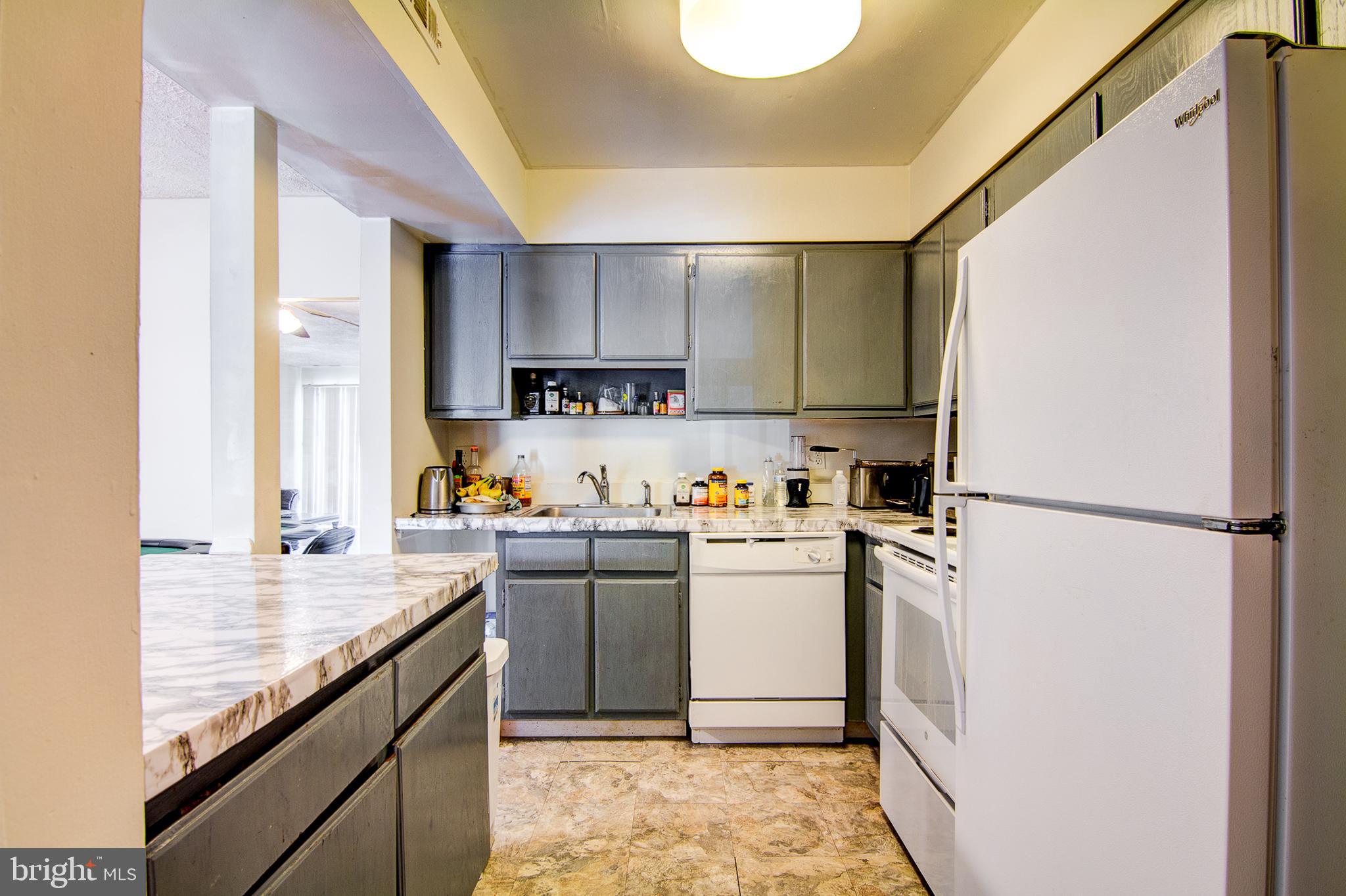 TREETOP CONDO - Residential