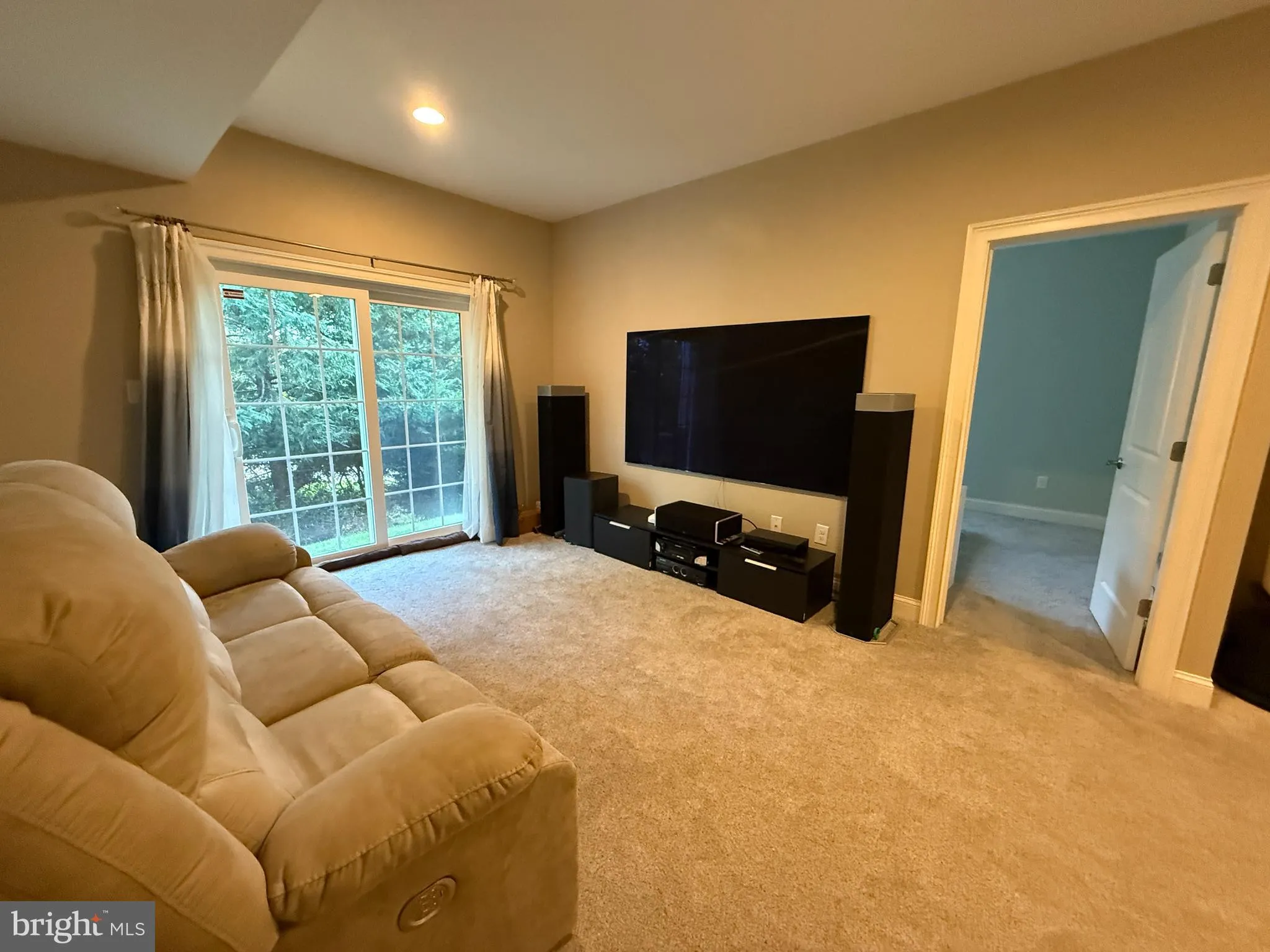 Wayne, Pennsylvania 19087, United States, 4 Bedrooms Bedrooms, ,4 BathroomsBathrooms,Residential,Pending,185577