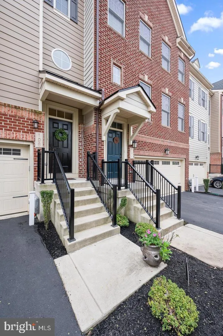 Wayne, Pennsylvania 19087, United States, 4 Bedrooms Bedrooms, ,4 BathroomsBathrooms,Residential,Pending,185577