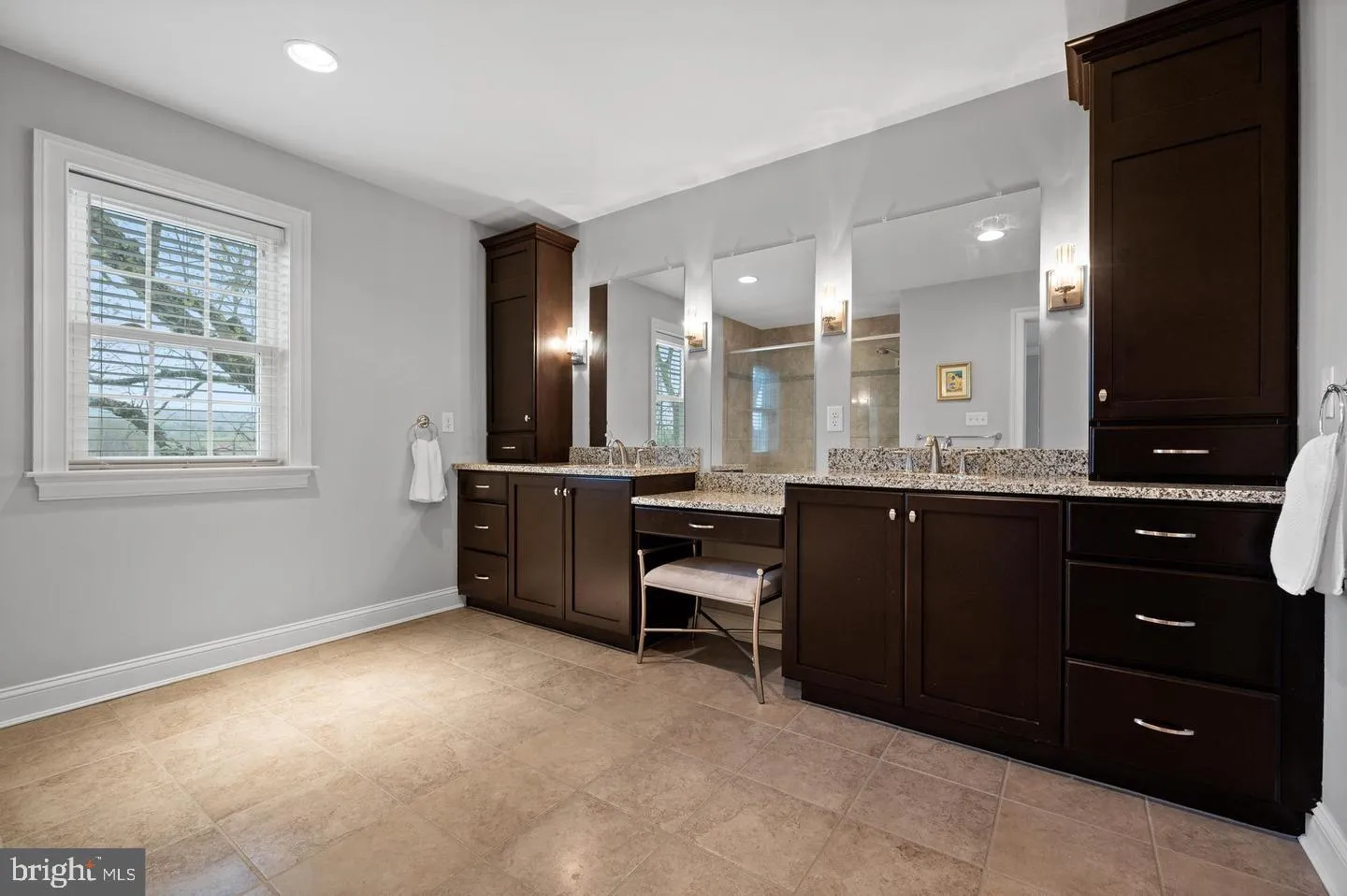 Wayne, Pennsylvania 19087, United States, 4 Bedrooms Bedrooms, ,4 BathroomsBathrooms,Residential,Pending,185577