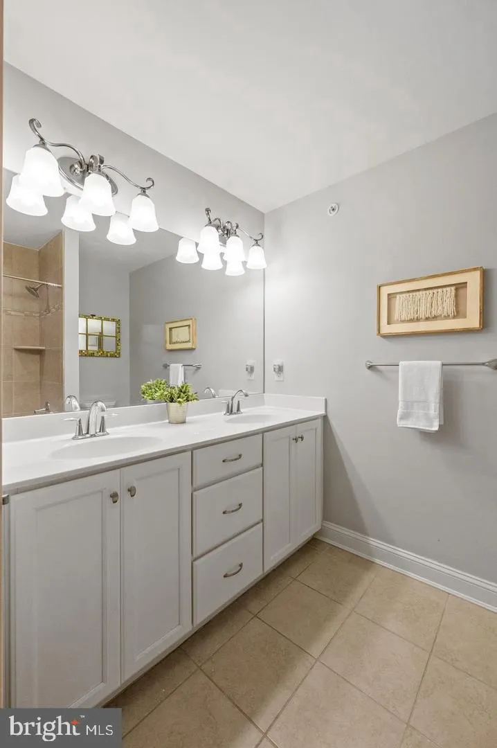 Wayne, Pennsylvania 19087, United States, 4 Bedrooms Bedrooms, ,4 BathroomsBathrooms,Residential,Pending,185577