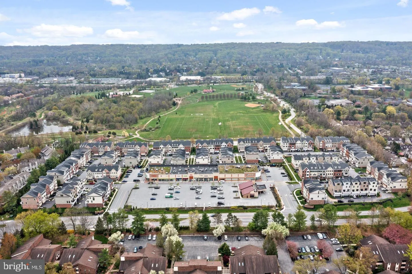 Wayne, Pennsylvania 19087, United States, 4 Bedrooms Bedrooms, ,4 BathroomsBathrooms,Residential,Pending,185577