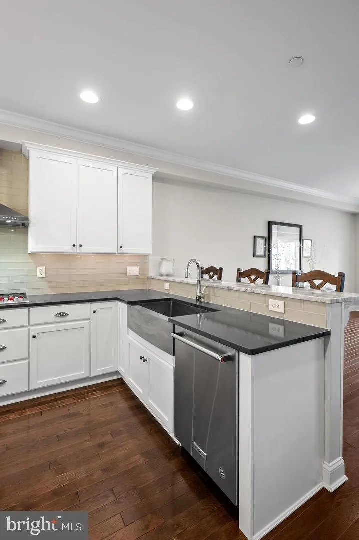 Wayne, Pennsylvania 19087, United States, 4 Bedrooms Bedrooms, ,4 BathroomsBathrooms,Residential,Pending,185577