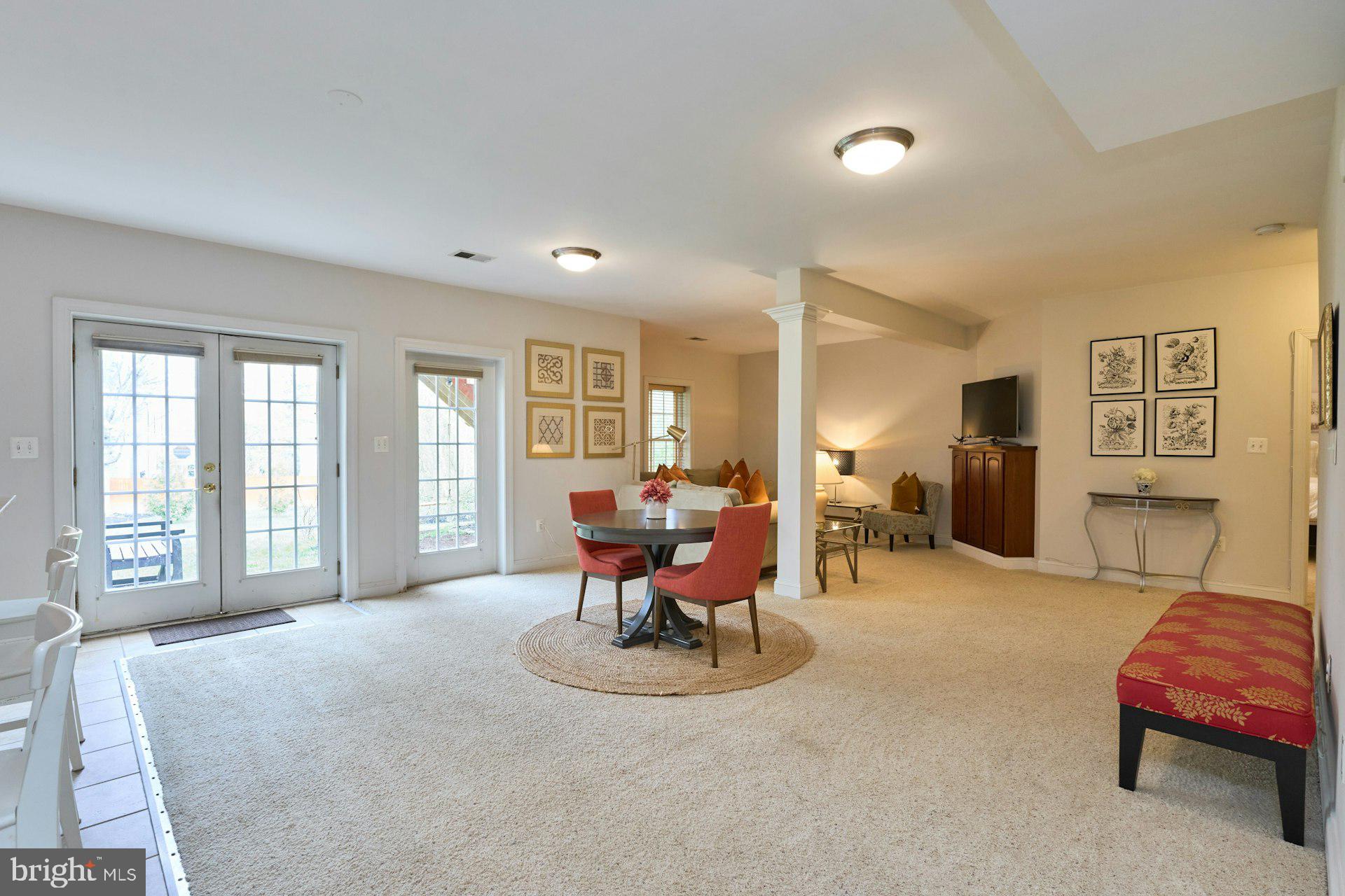 WESTHAMPTON - Residential