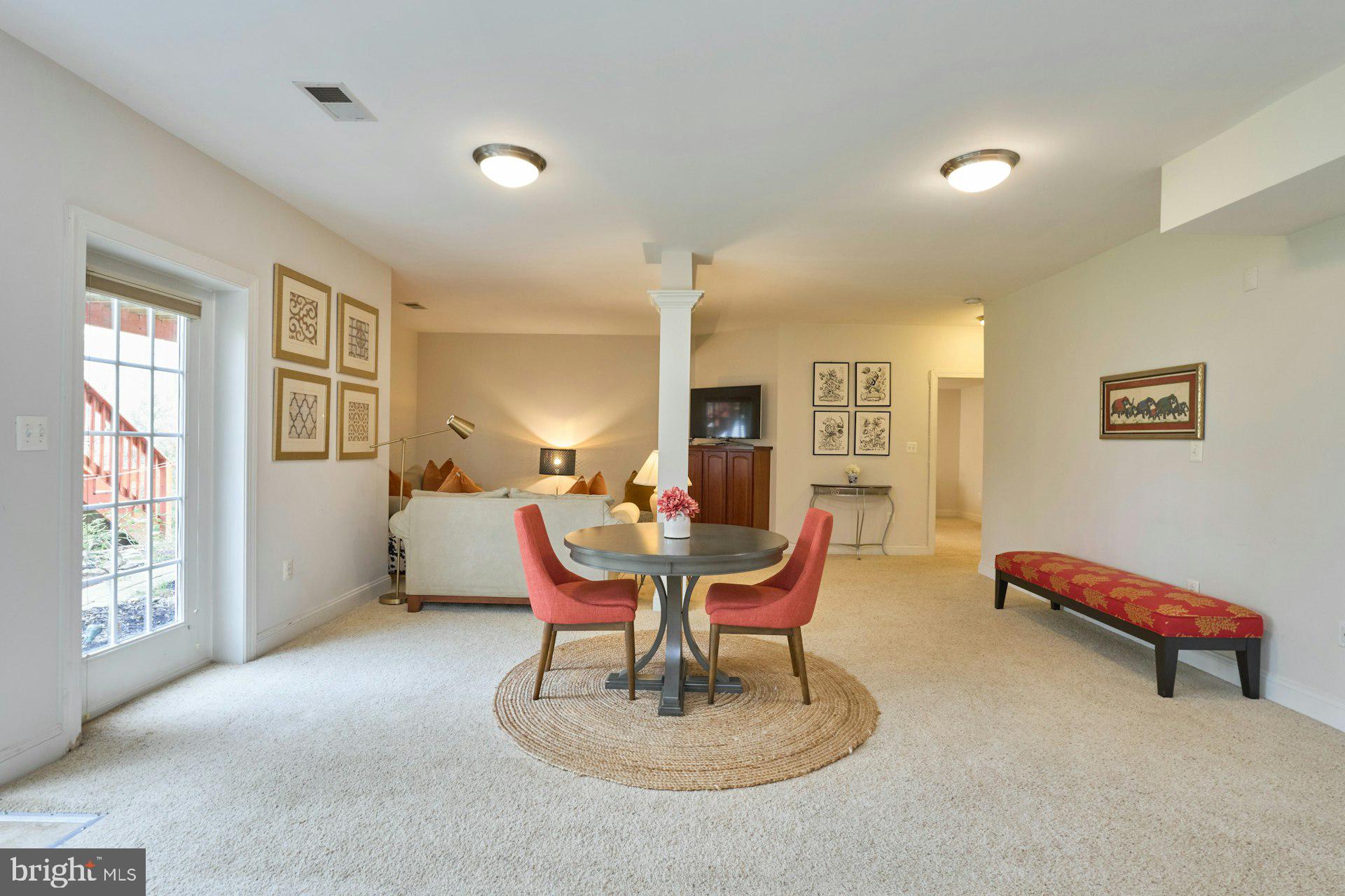 WESTHAMPTON - Residential