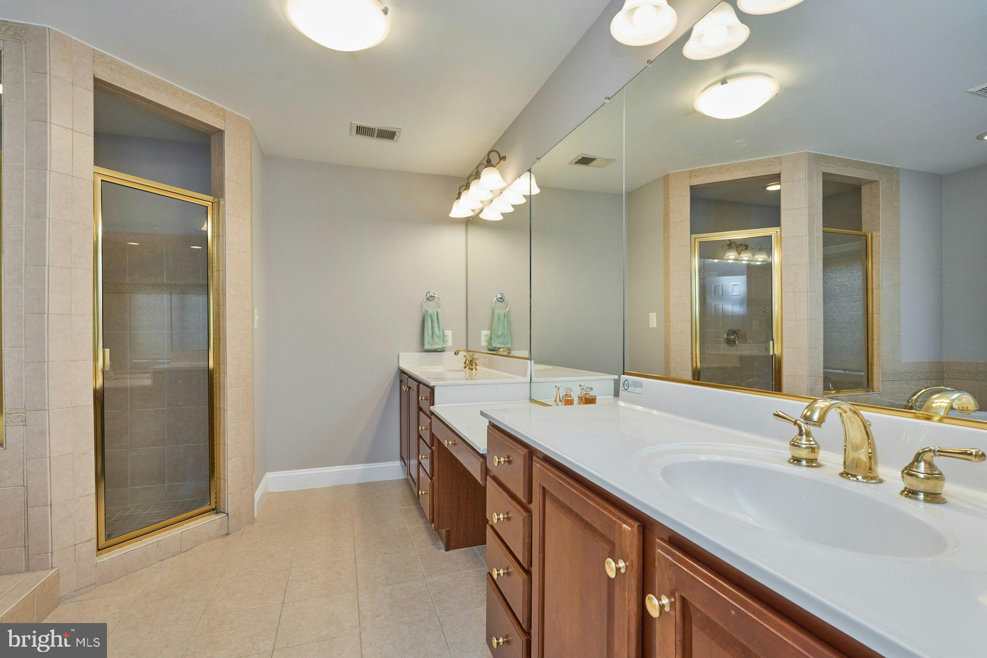 WESTHAMPTON - Residential