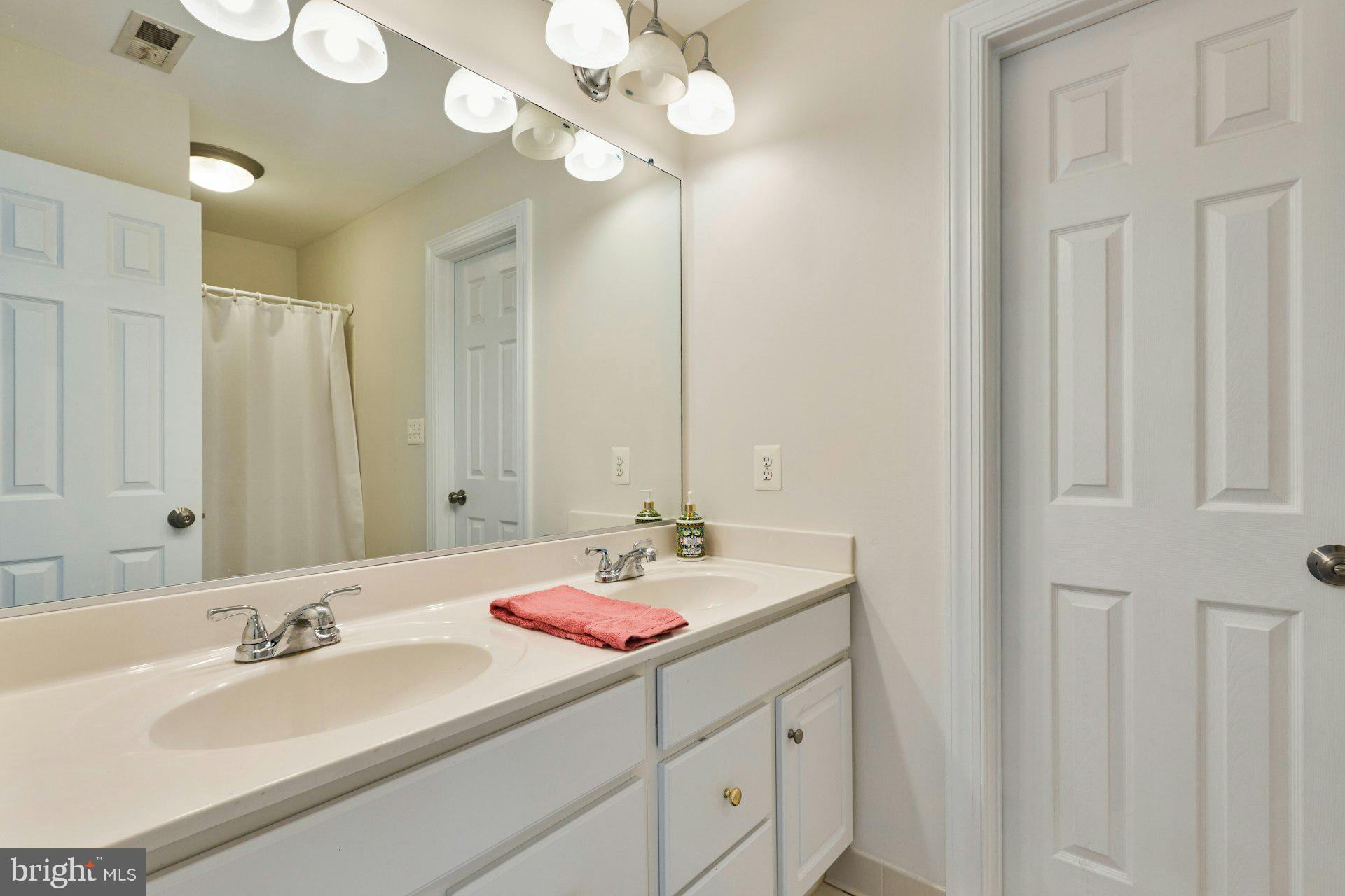 WESTHAMPTON - Residential