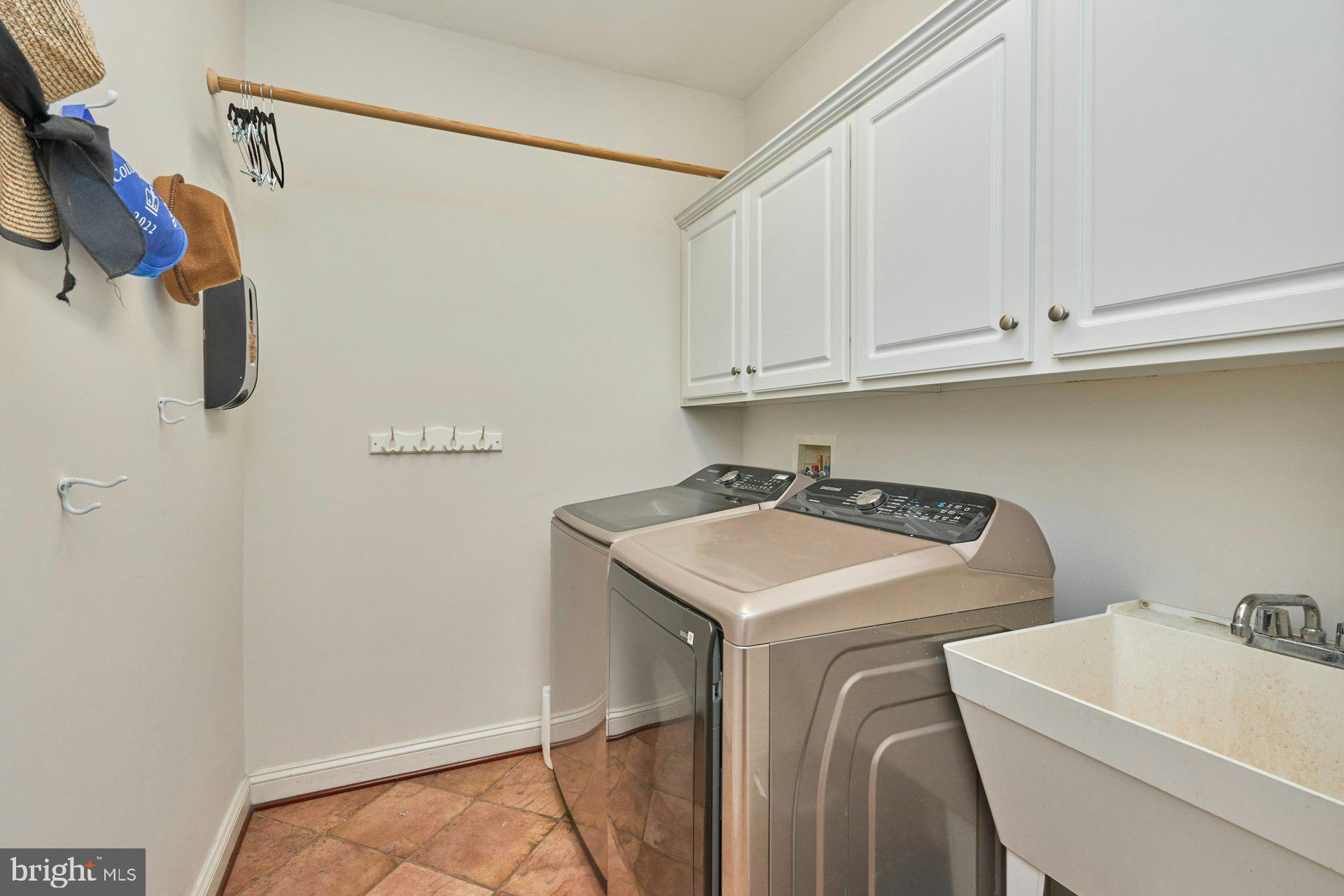 WESTHAMPTON - Residential