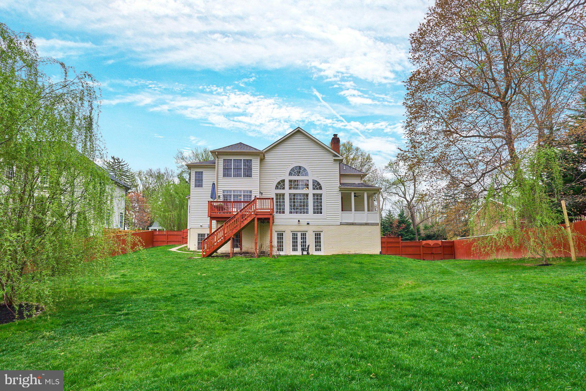 WESTHAMPTON - Residential