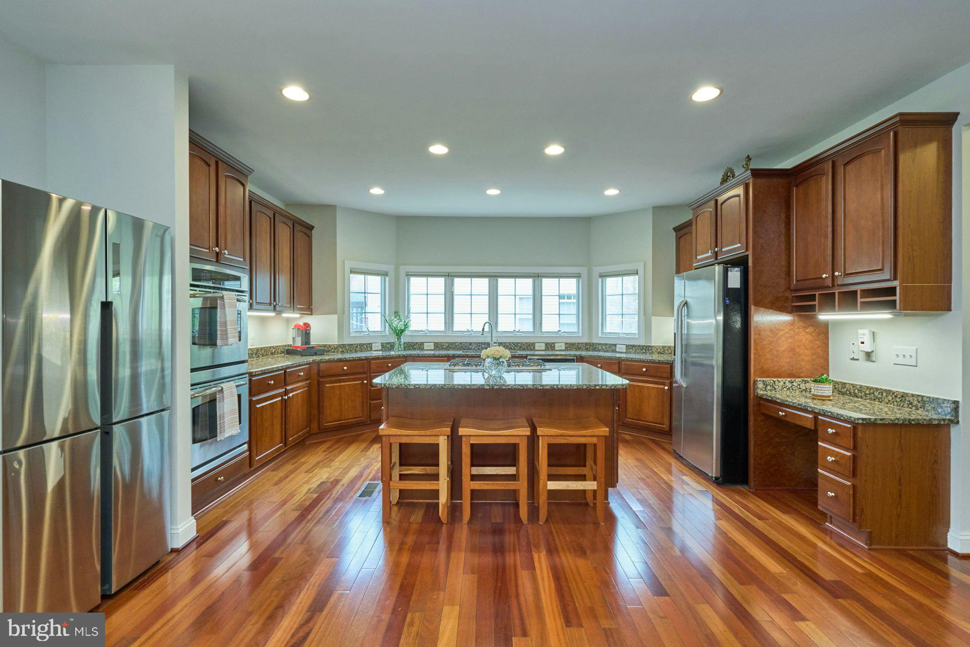 WESTHAMPTON - Residential