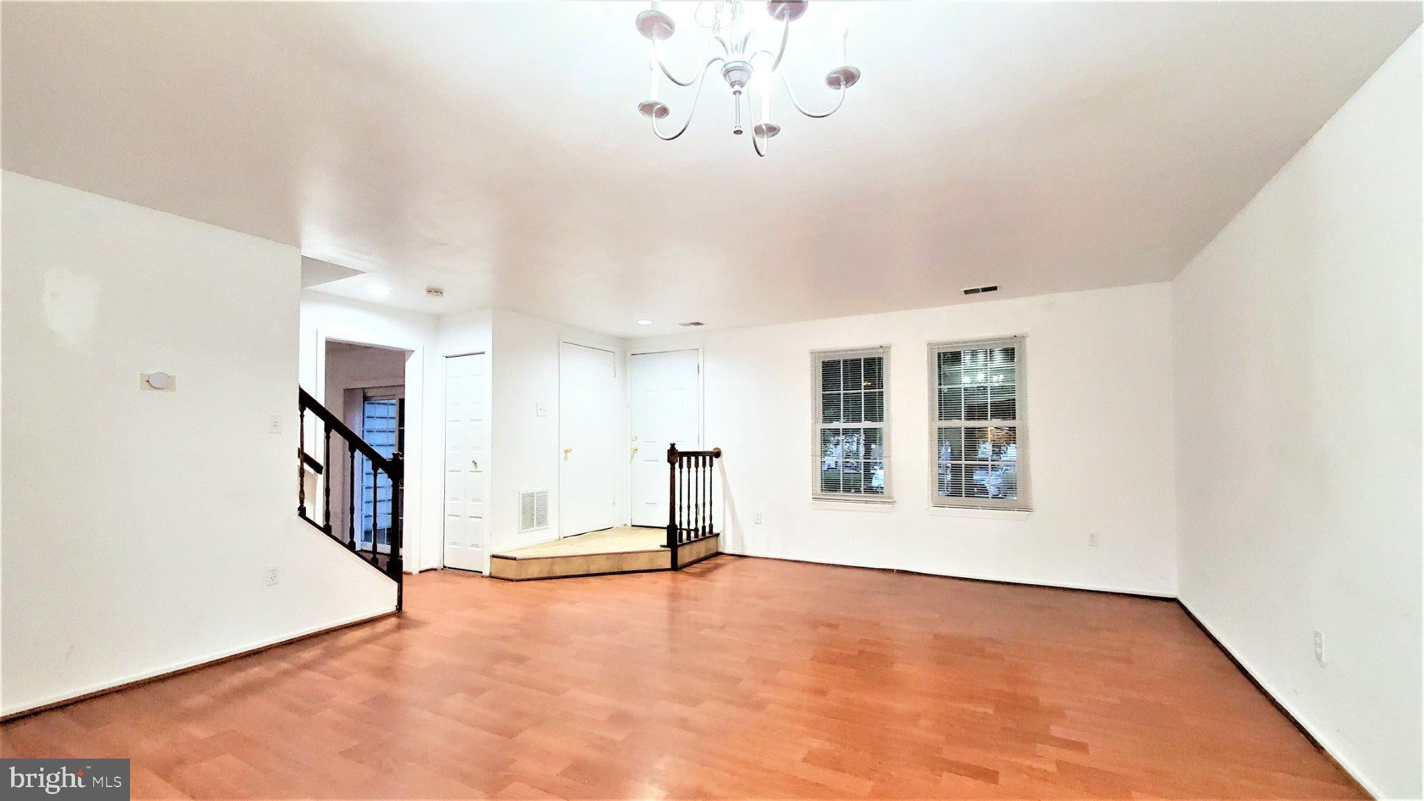 3734 AMSTERDAM TERRACE 8-87