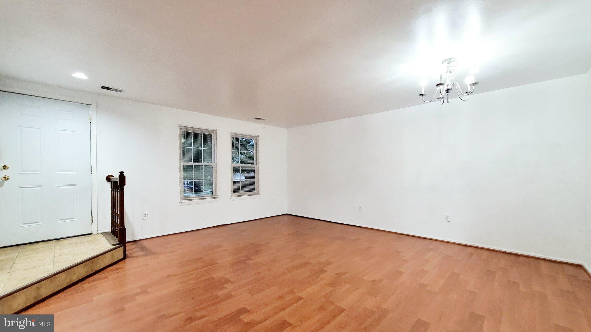 3734 AMSTERDAM TERRACE 8-87