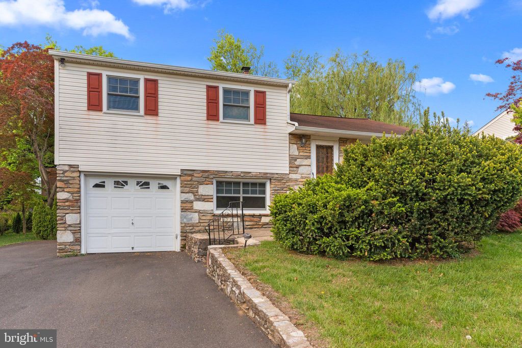 Photo of 300 Rockledge Avenue, HUNTINGDON VALLEY, PA 19006 (MLS # PAMC2138504)
