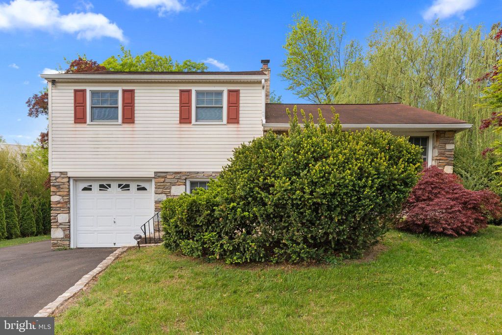 Photo of 300 Rockledge Avenue, HUNTINGDON VALLEY, PA 19006 (MLS # PAMC2138504)