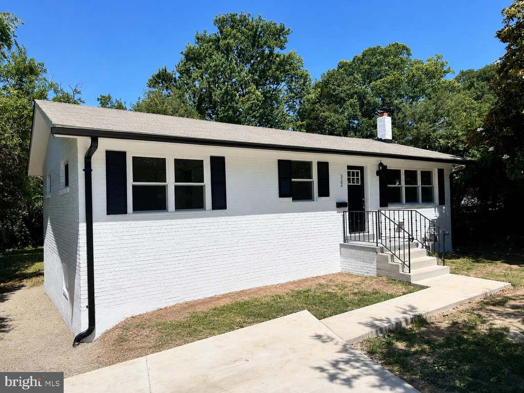 Photo of 322 N Gordon Street, ALEXANDRIA, VA 22304 (MLS # VAAX2060640)