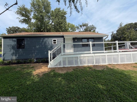 Photo of 1516 Walnut Street, WOODBRIDGE, VA 22191 (MLS # VAPW2129234)