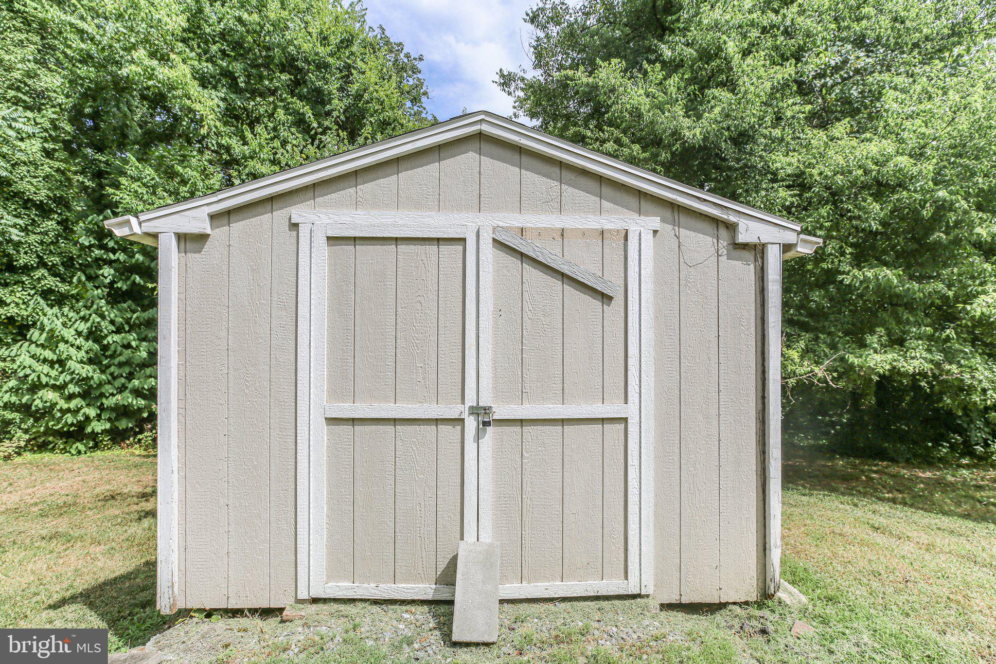 LAFAYETTE ESTATES - Residential Lease