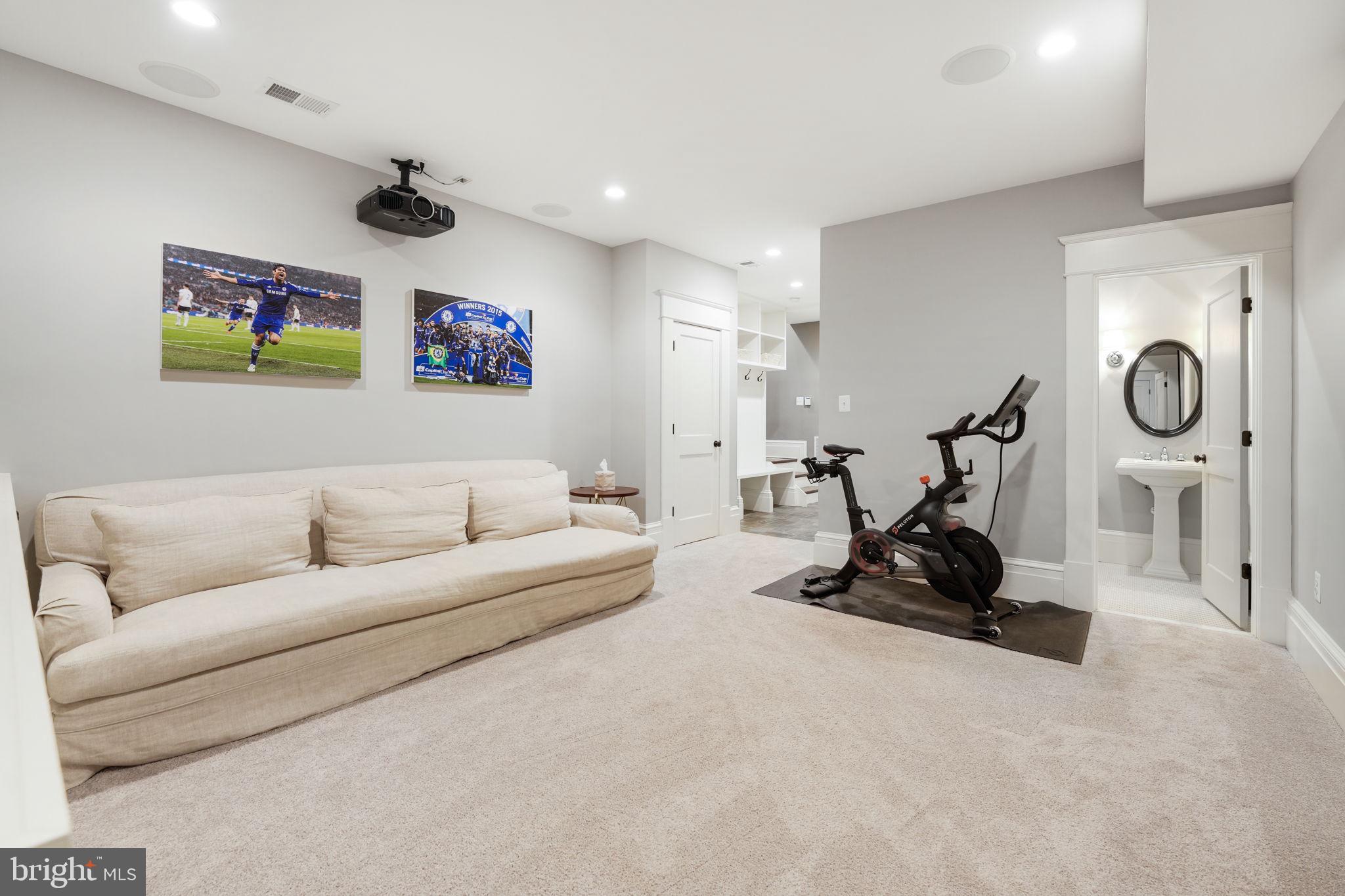 LEE HEIGHTS - Residential