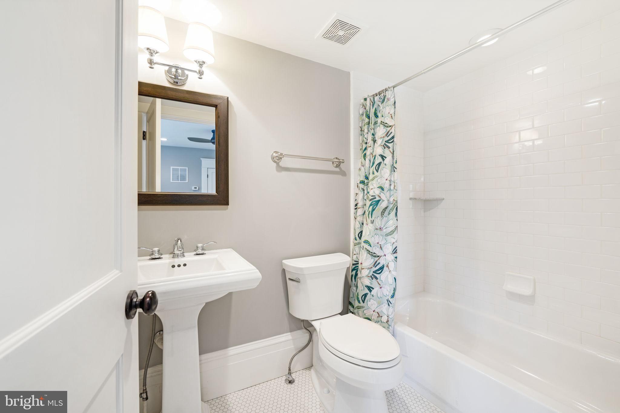 LEE HEIGHTS - Residential