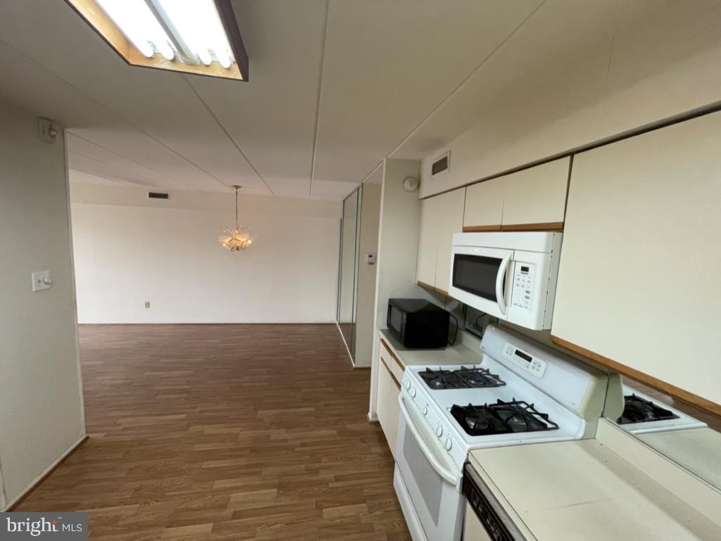 SOMERTON - Residential