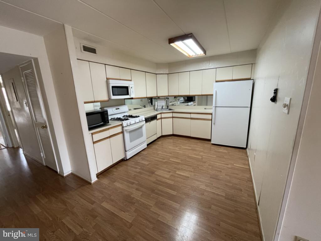 SOMERTON - Residential