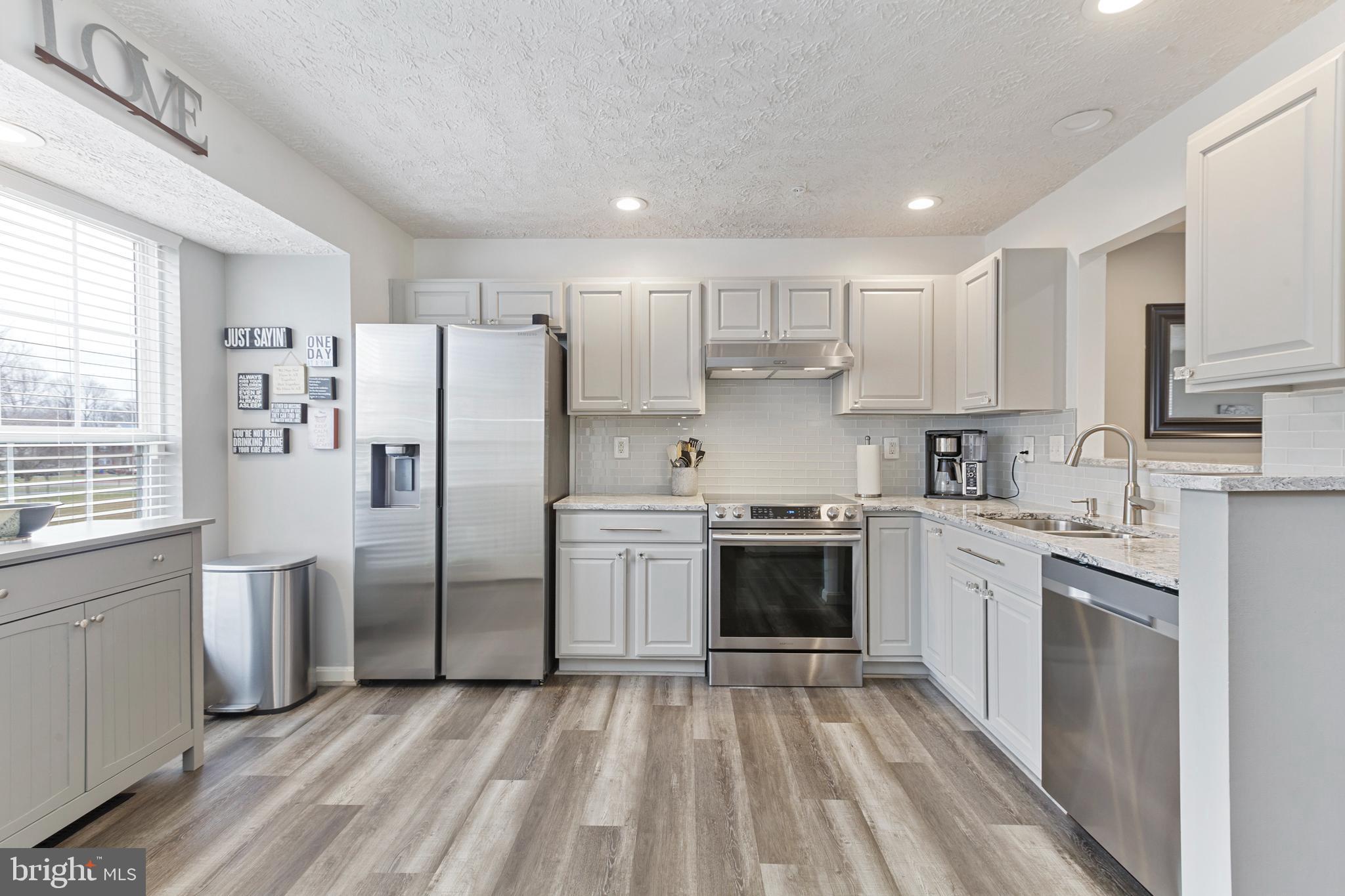 CONSTANT FRIENDSHIP - Residential