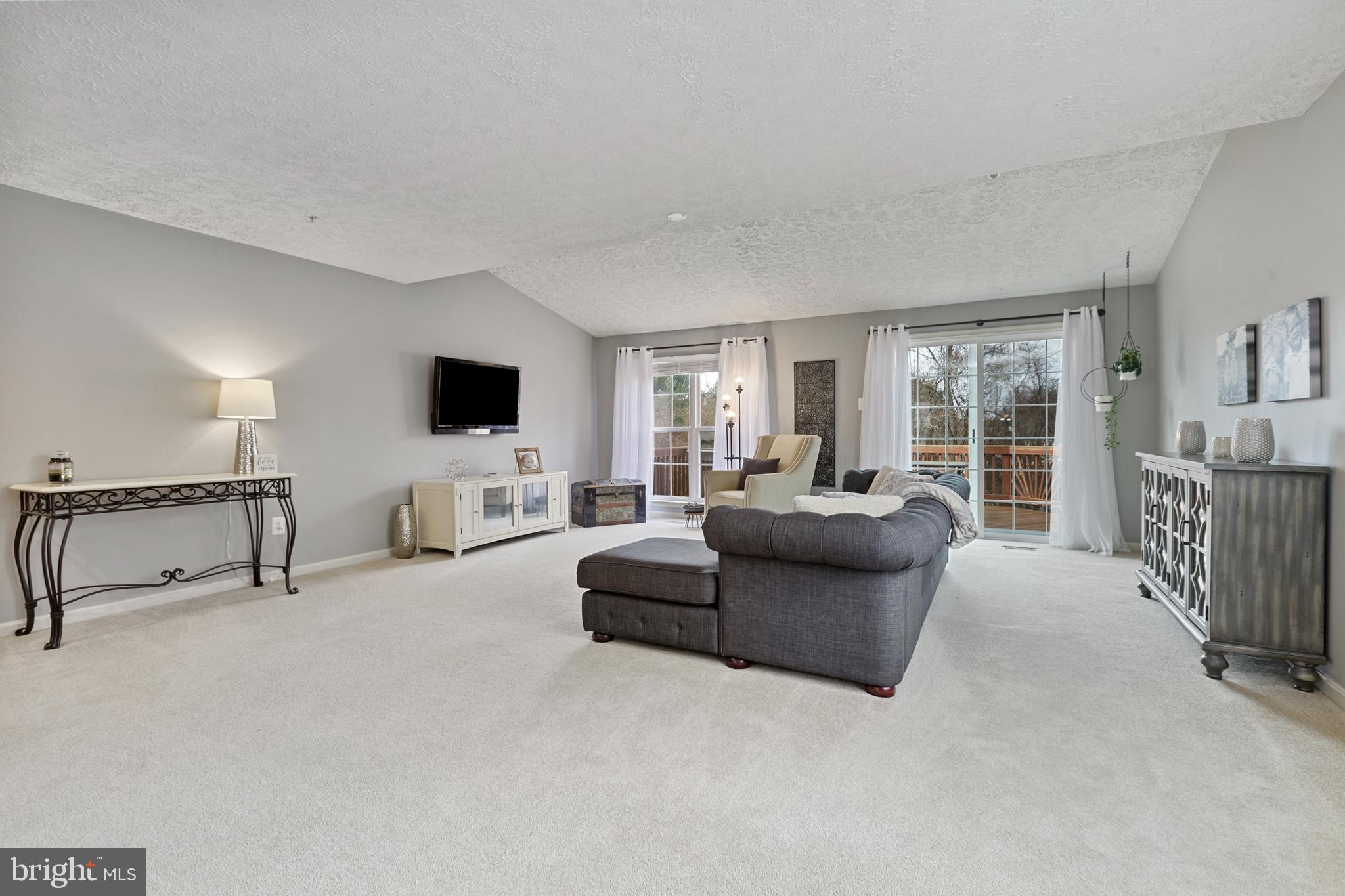 CONSTANT FRIENDSHIP - Residential