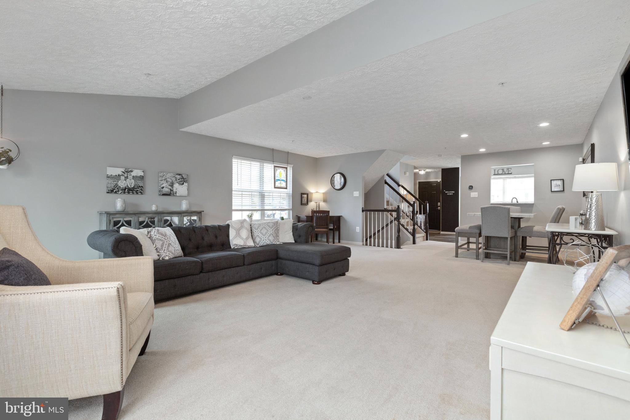 CONSTANT FRIENDSHIP - Residential