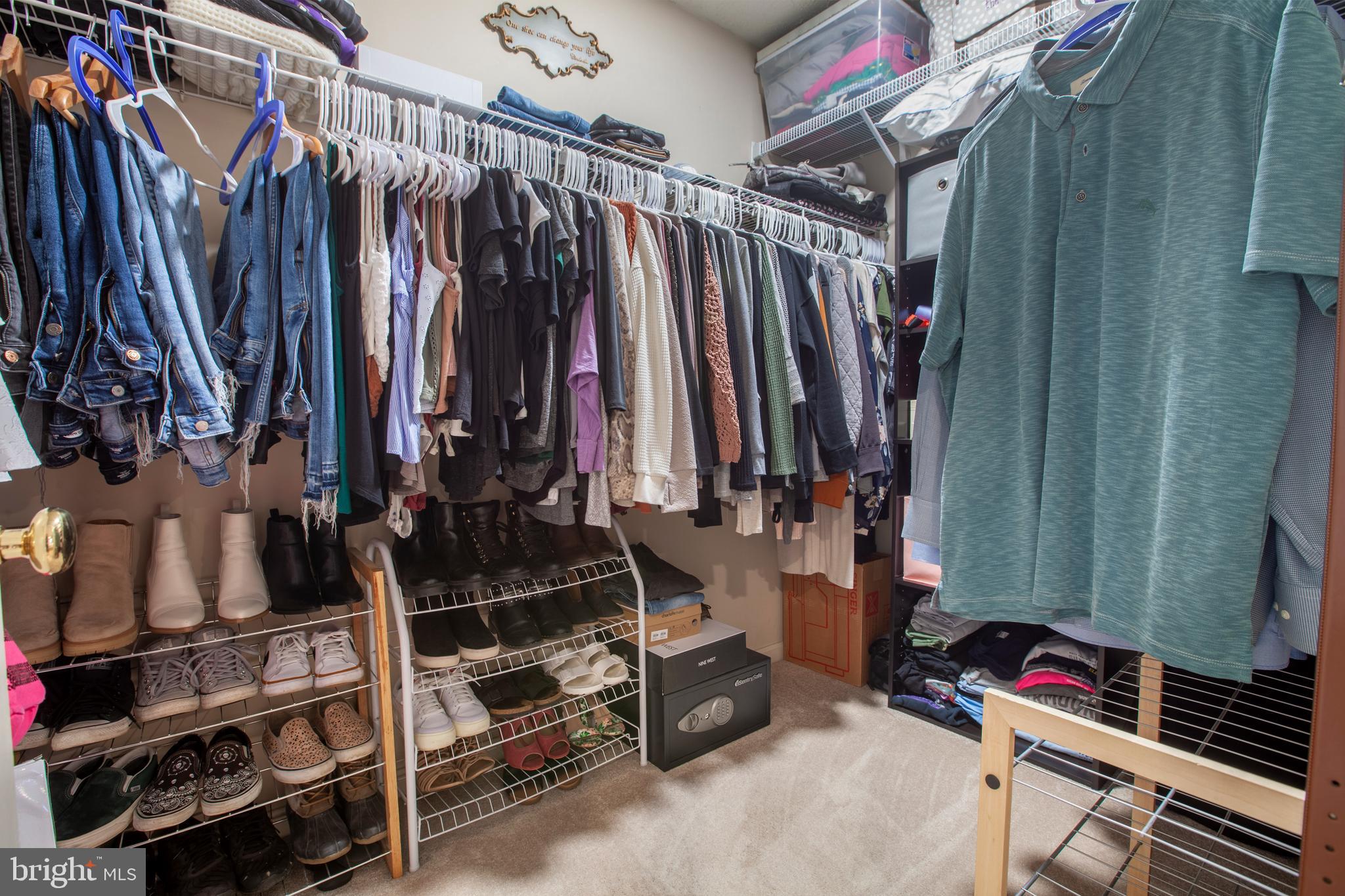 CONSTANT FRIENDSHIP - Residential