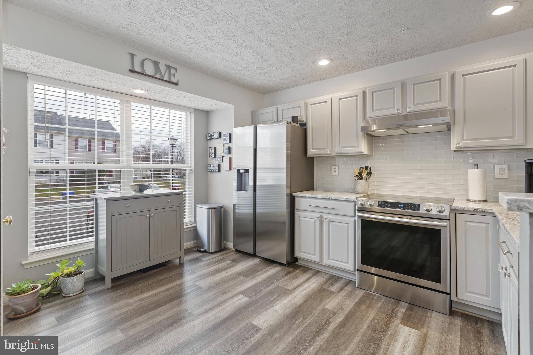 CONSTANT FRIENDSHIP - Residential