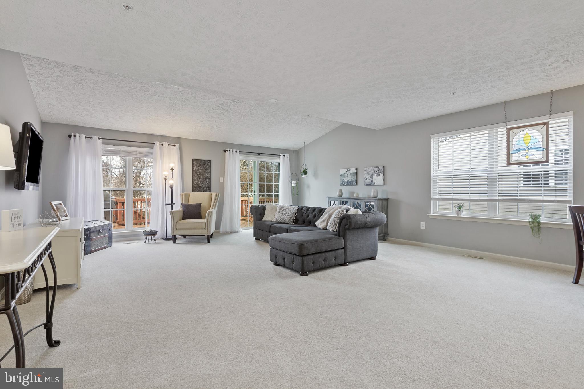 CONSTANT FRIENDSHIP - Residential