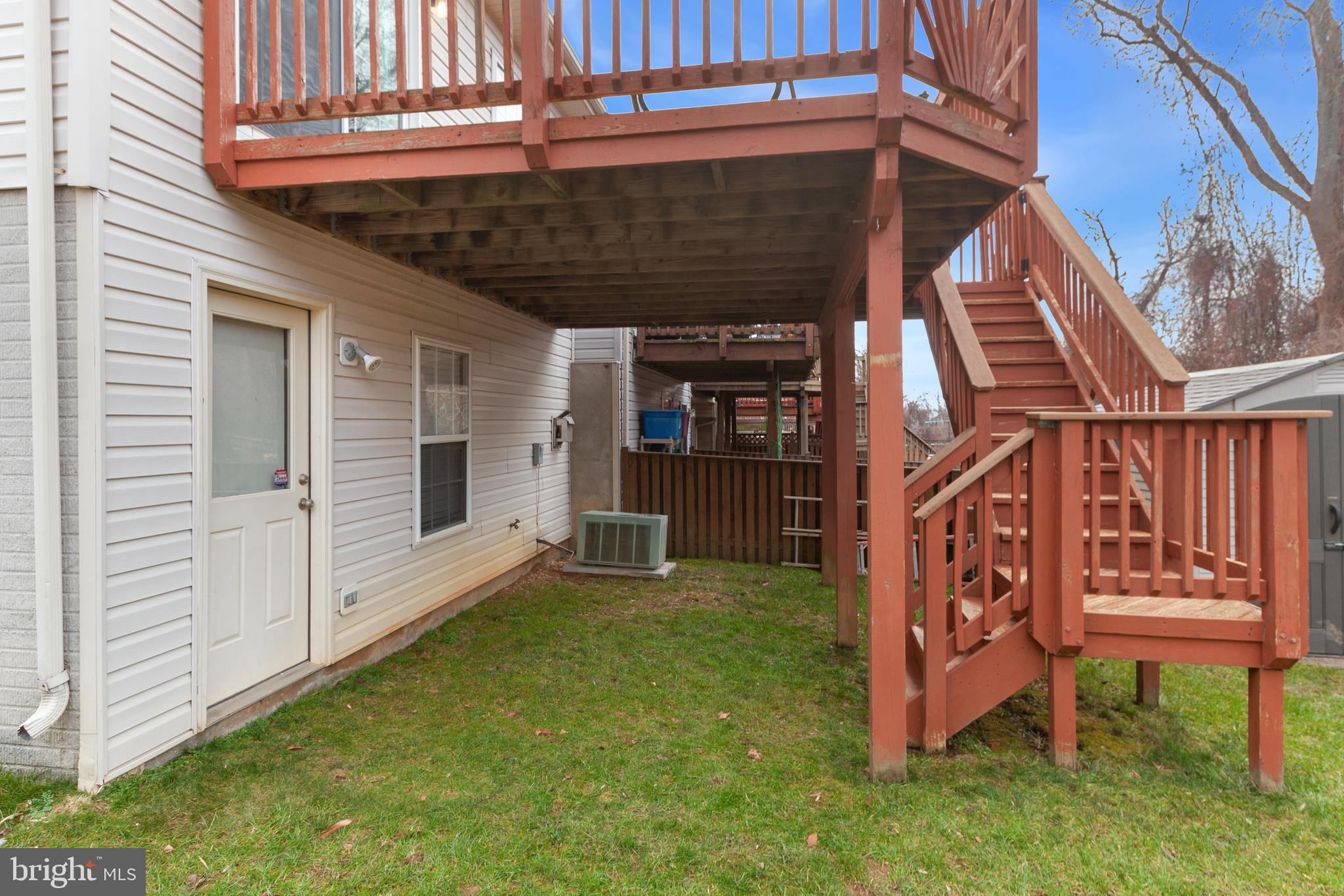 CONSTANT FRIENDSHIP - Residential