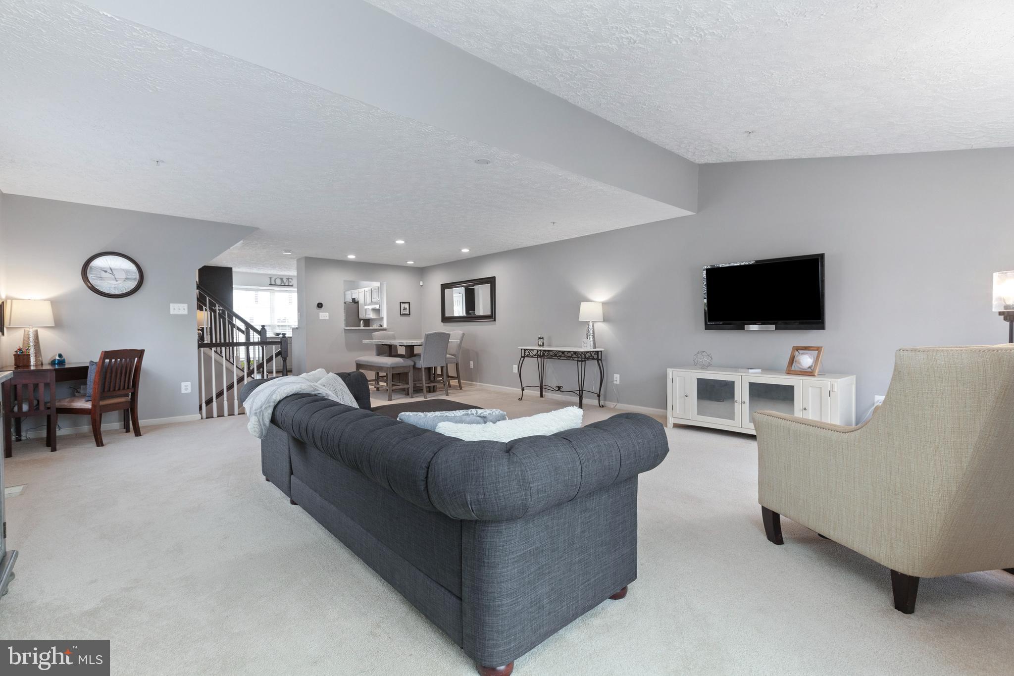 CONSTANT FRIENDSHIP - Residential