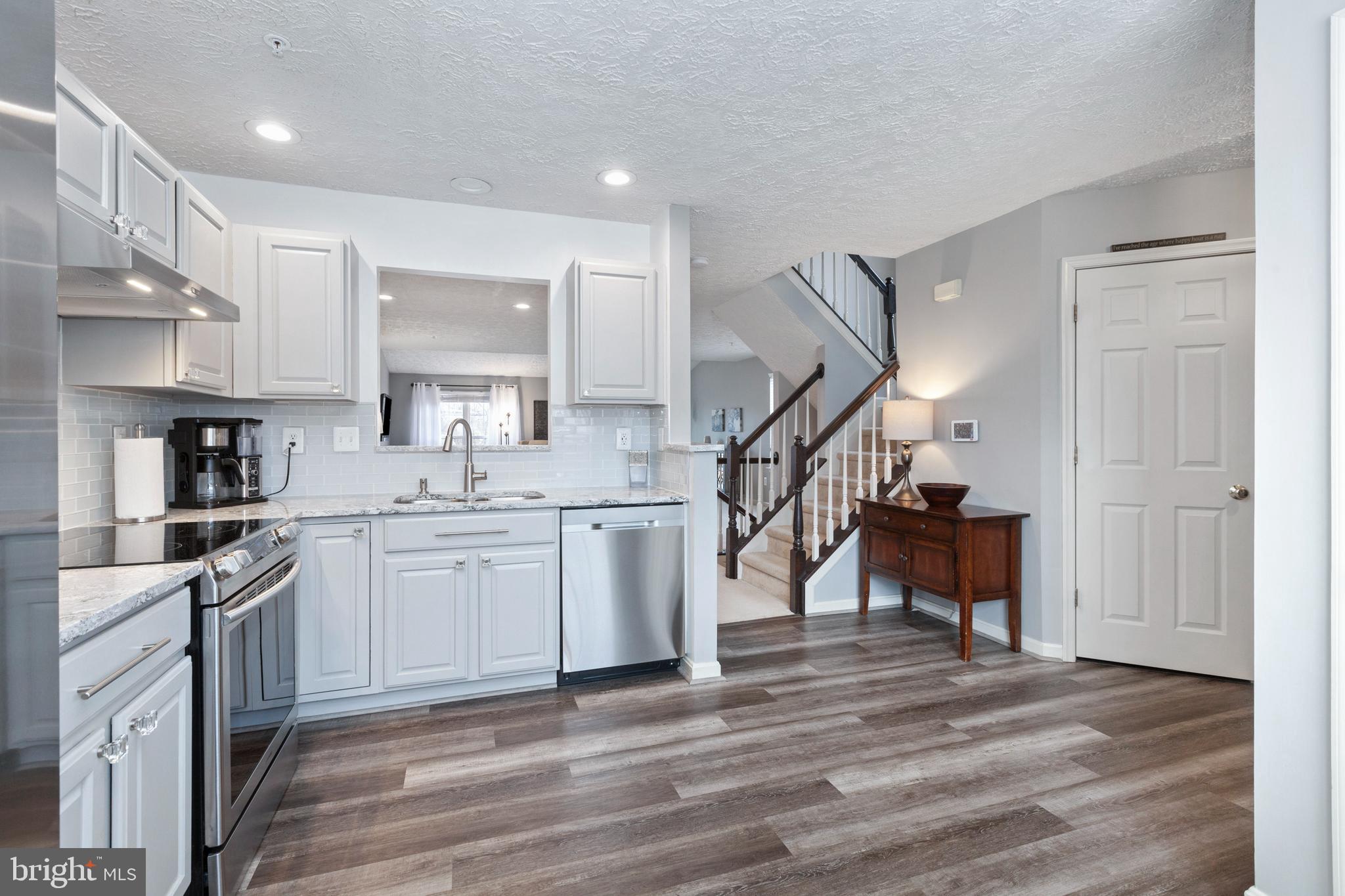 CONSTANT FRIENDSHIP - Residential