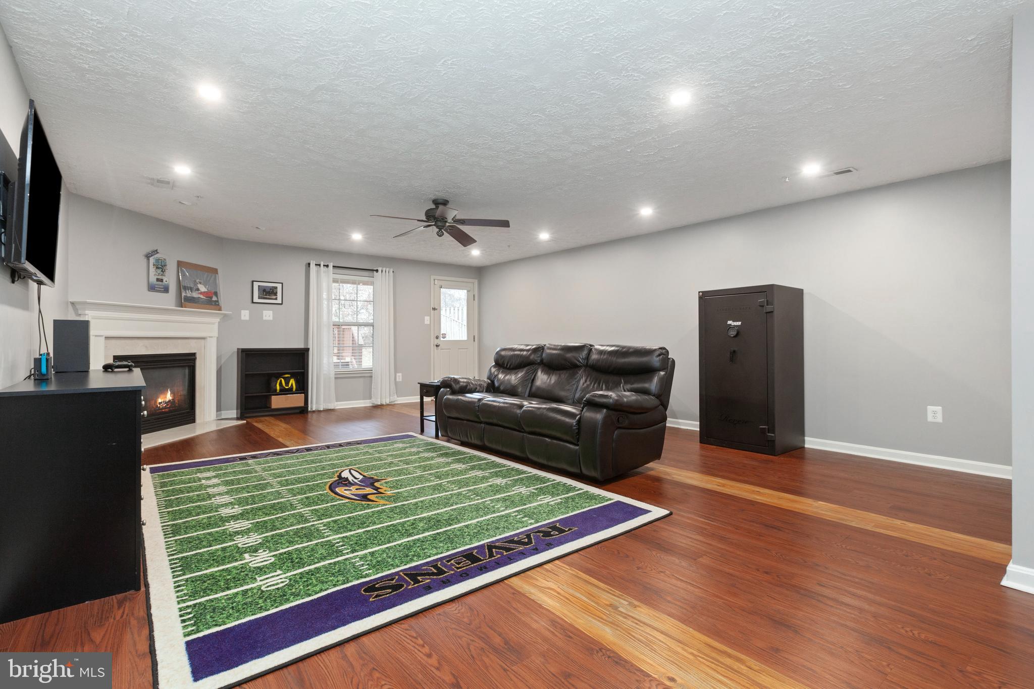 CONSTANT FRIENDSHIP - Residential