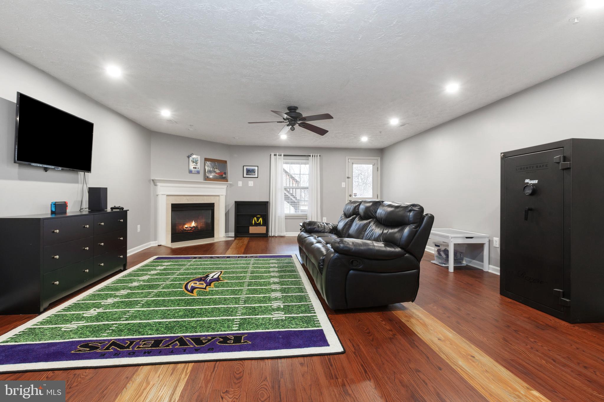 CONSTANT FRIENDSHIP - Residential