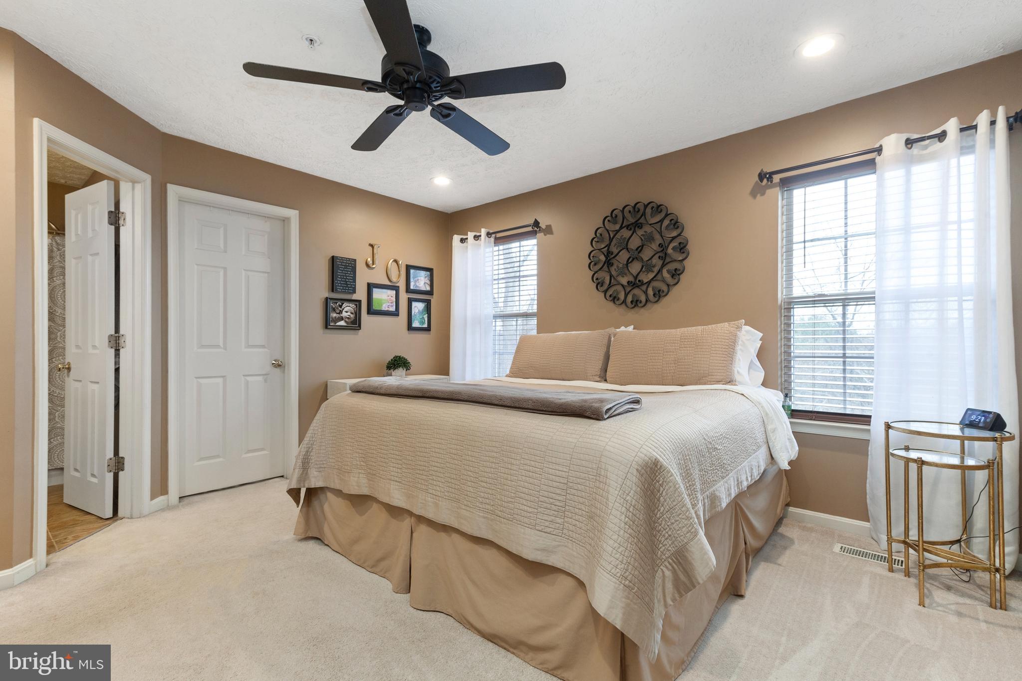 CONSTANT FRIENDSHIP - Residential