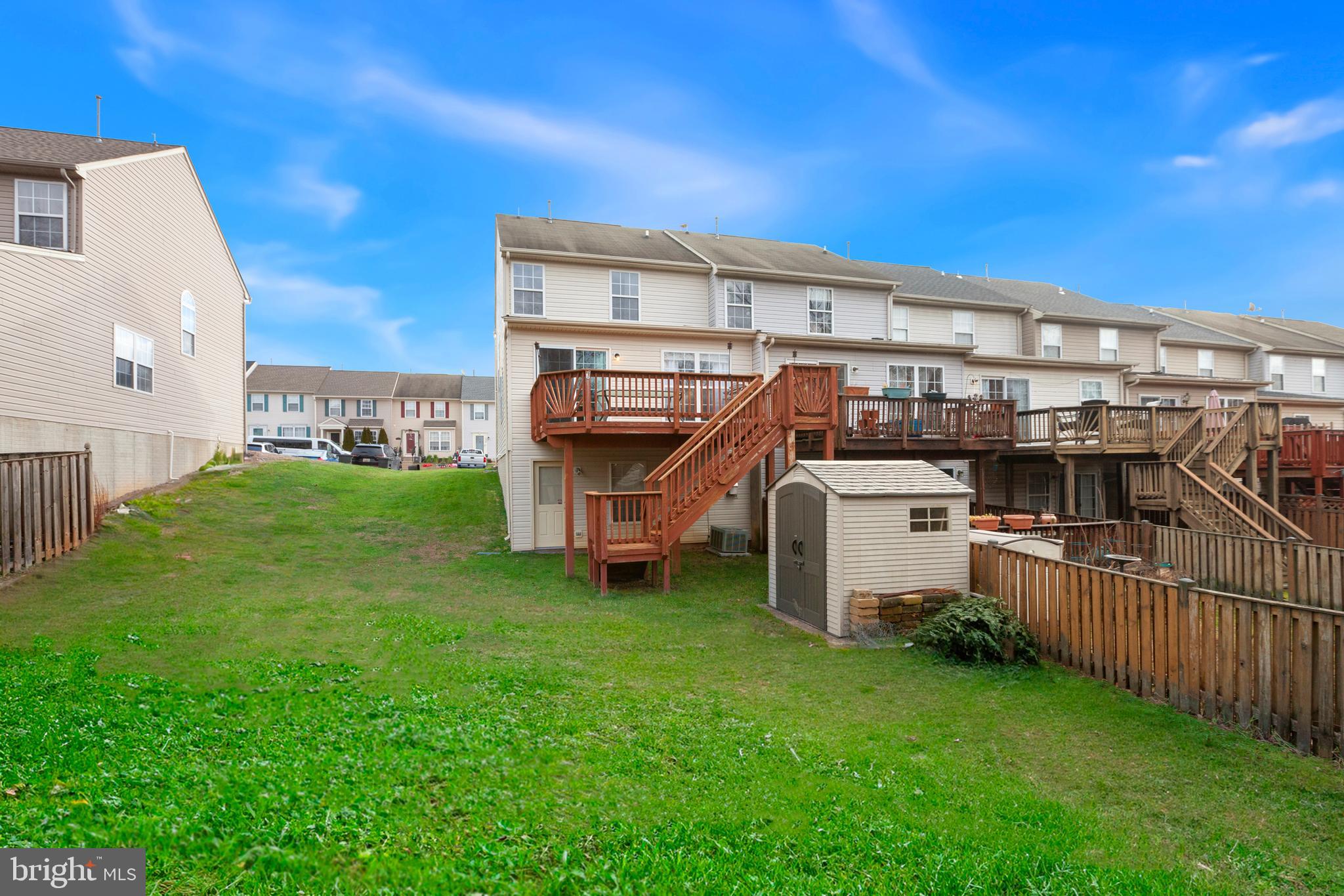 CONSTANT FRIENDSHIP - Residential