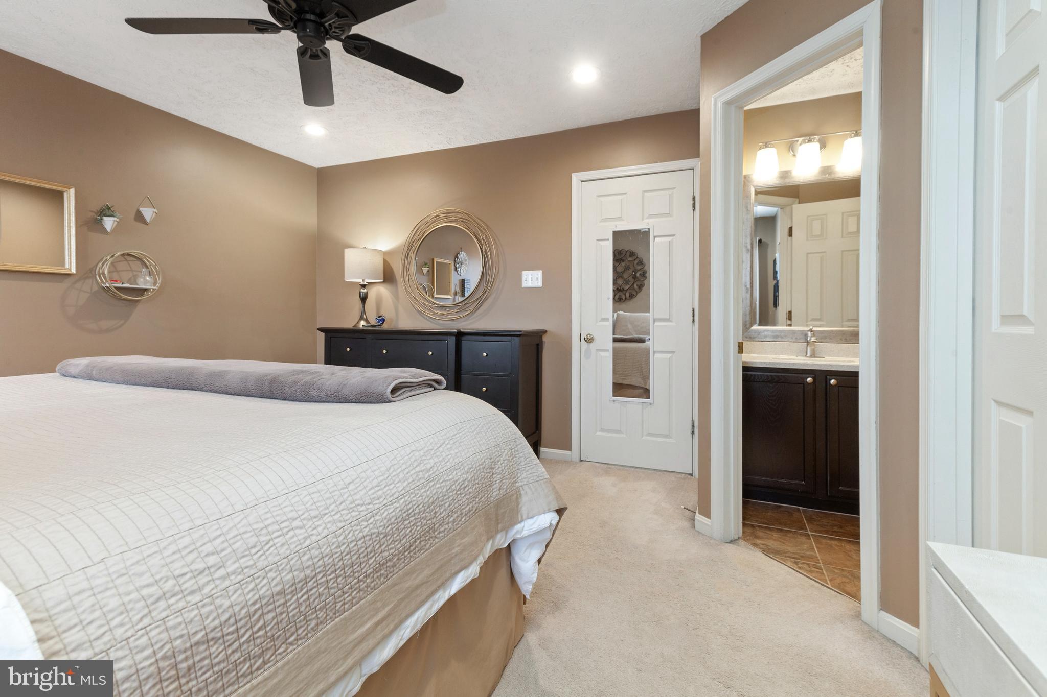 CONSTANT FRIENDSHIP - Residential