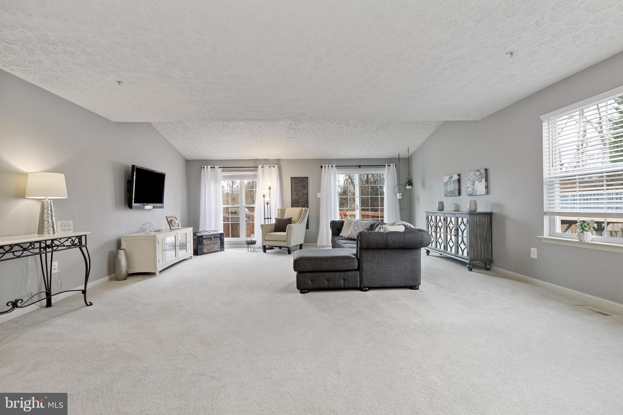 CONSTANT FRIENDSHIP - Residential