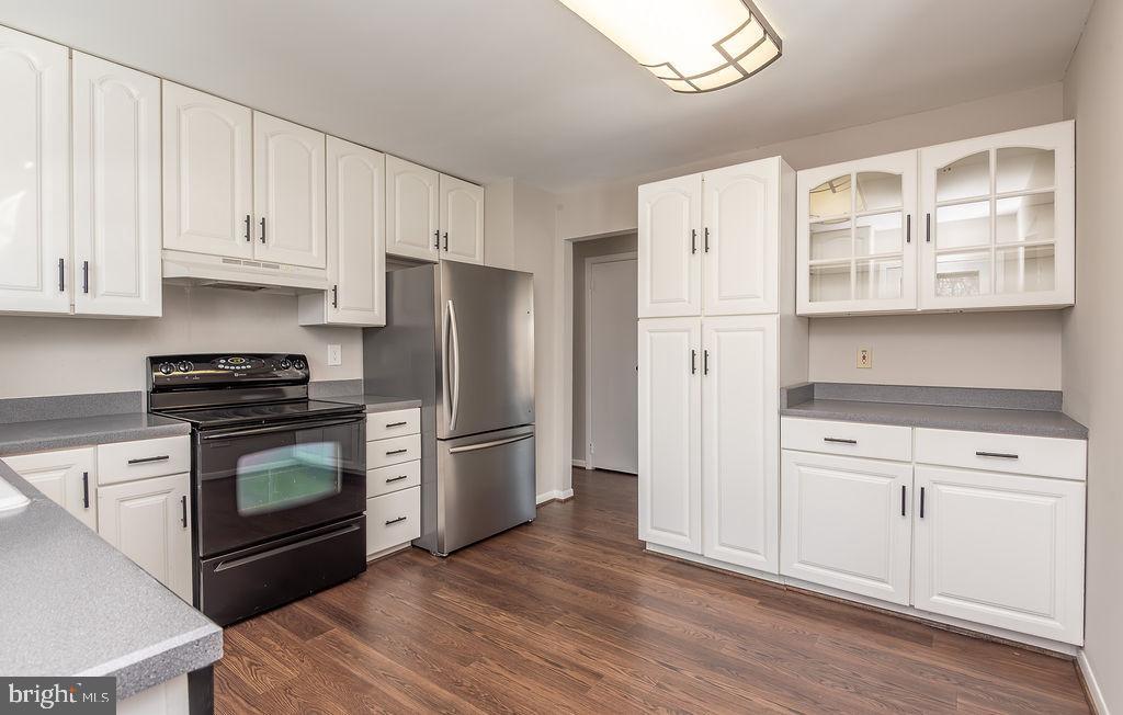 FOUR SEASONS - Residential