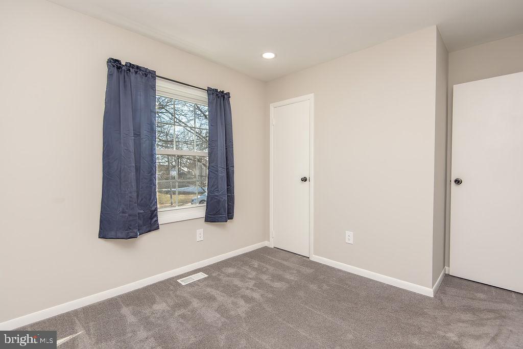 FOUR SEASONS - Residential