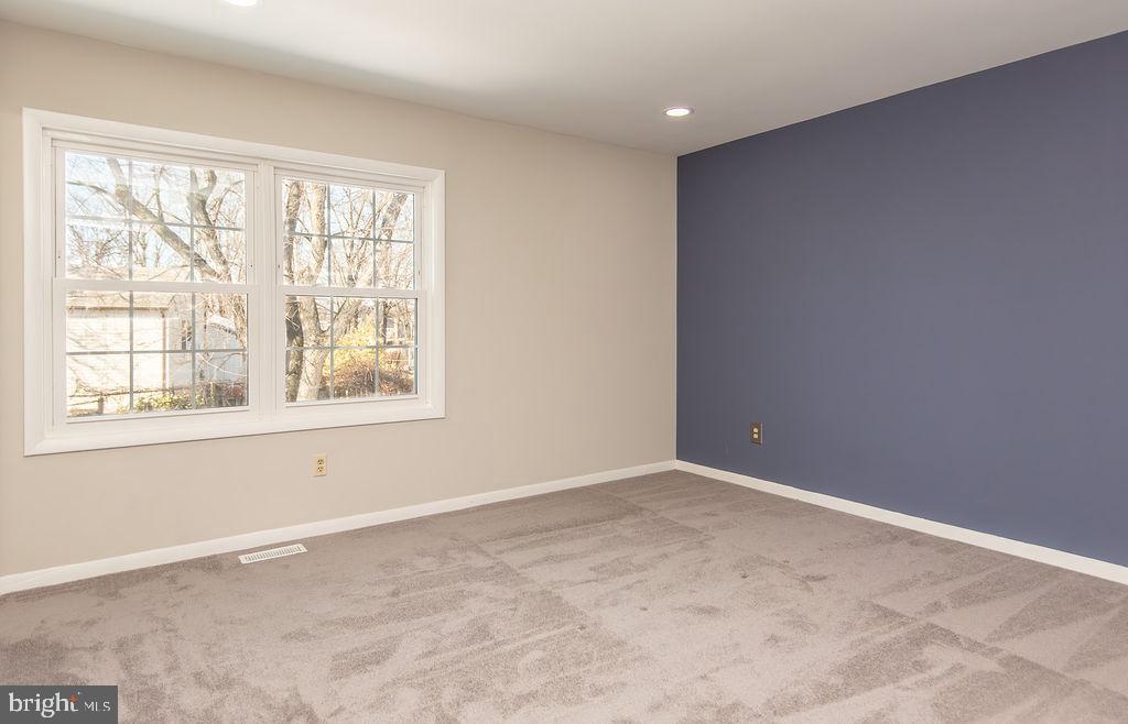 FOUR SEASONS - Residential