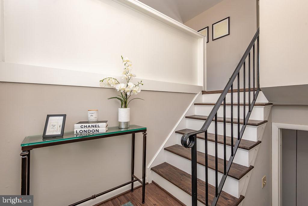 FOUR SEASONS - Residential